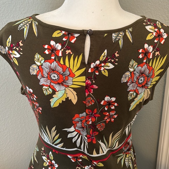 Cute New York & Company A-Line Dress with POCKETS - Picture 3 of 5